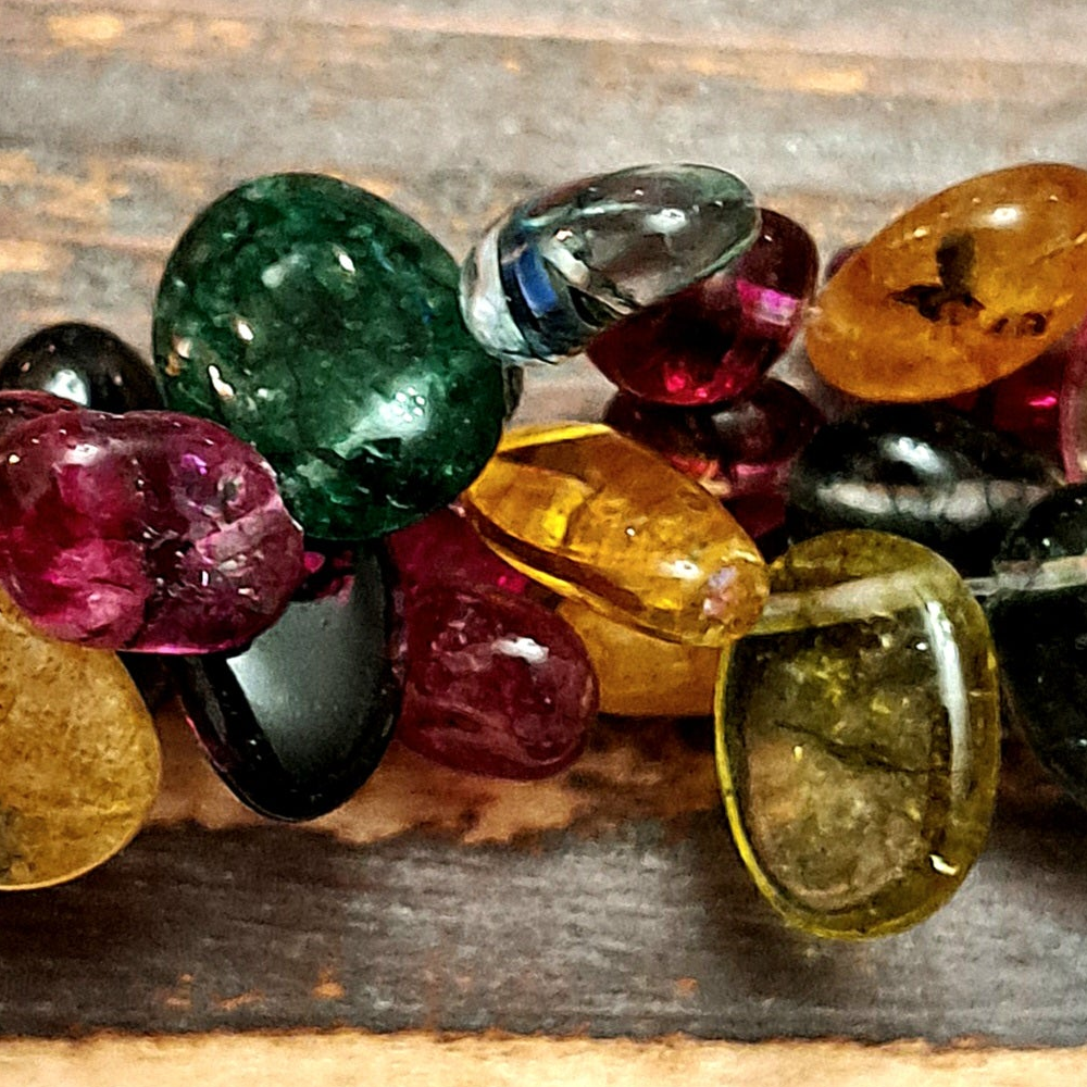 Detail of Multi-Color Quartz Top Drilled Pebble Gemstone Beads - Strand (GM-0200)